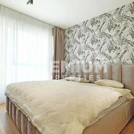 Premium Werde 2 * Belgrade