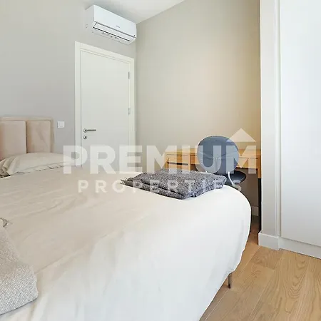 Premium Werde 2 * Belgrade